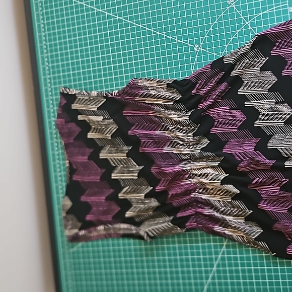 banana republic petite medium tank top black with white and purple geometric - Picture 4 of 4